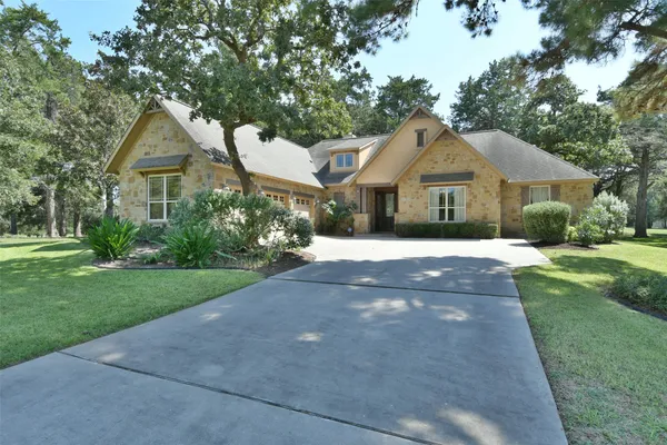$648,000 | 901 North Falls Drive, New Ulm, TX 78950