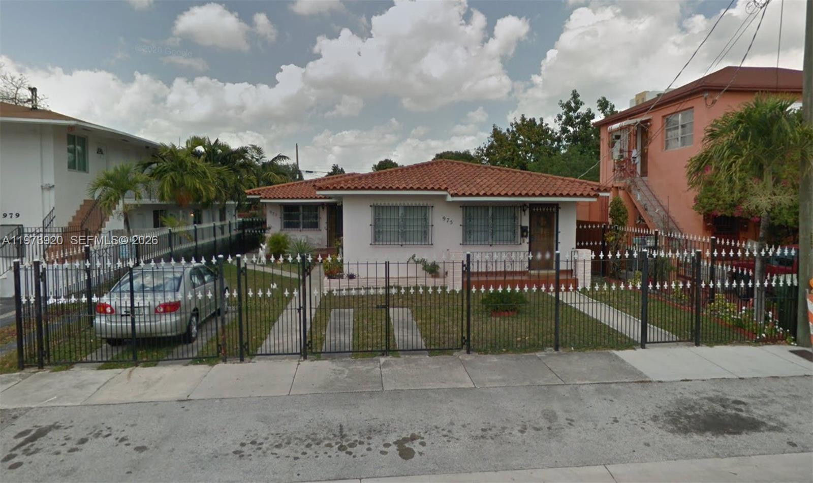 977 Southwest 10th Street, Unit 927 Miami, FL 33130 - Photo 18 of 18 a front view of a house with a garden