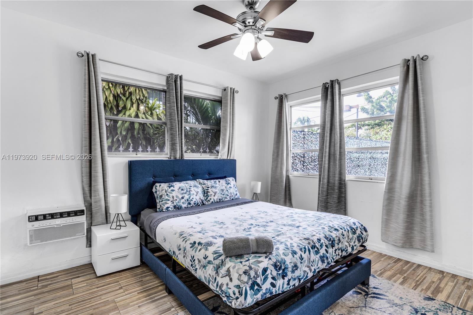 977 Southwest 10th Street, Unit 927 Miami, FL 33130 - Photo 9 of 18 a bedroom with a large bed and a window