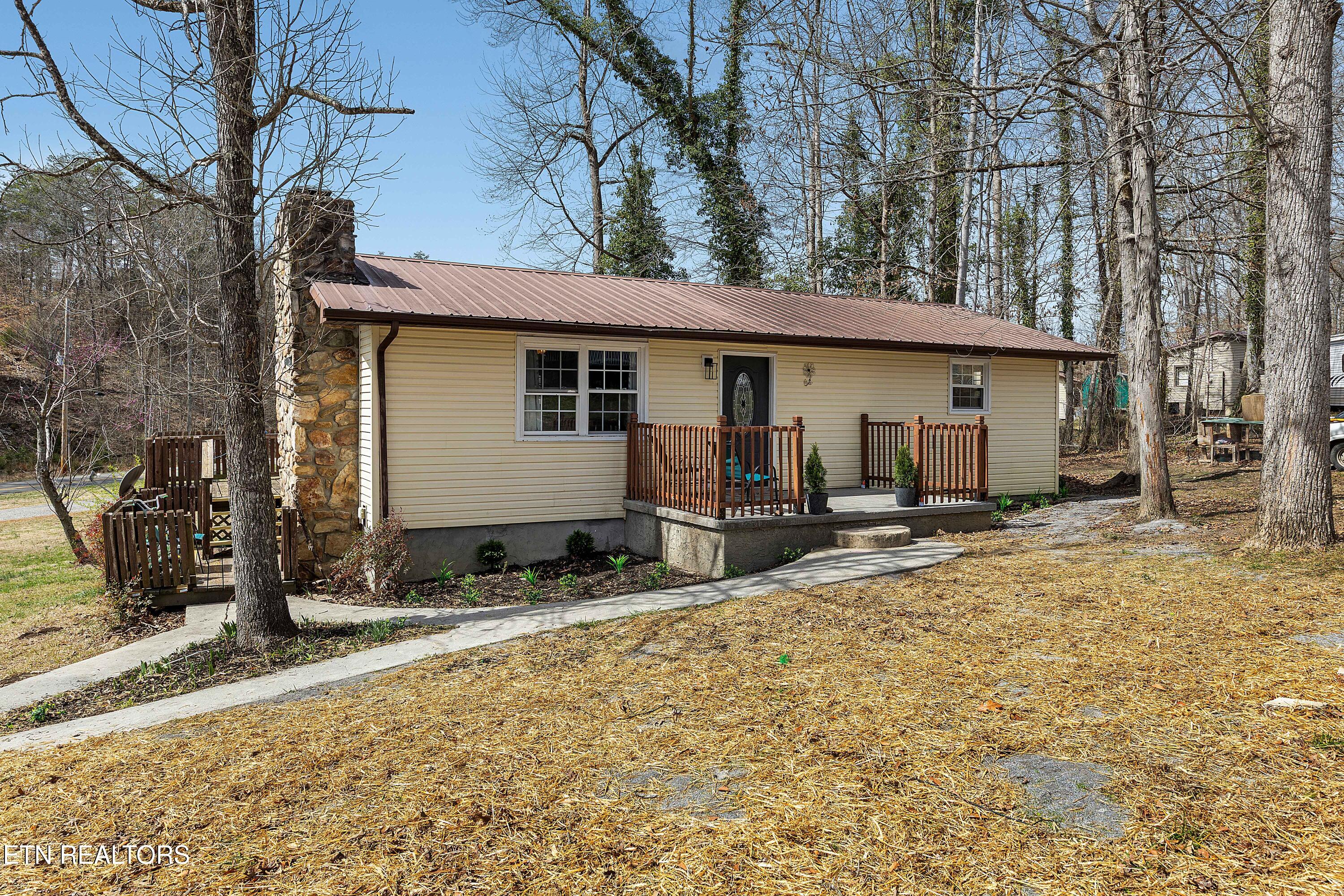2105 Cox Road Dandridge, TN 37725 - Photo 1 of 22 L40A0027