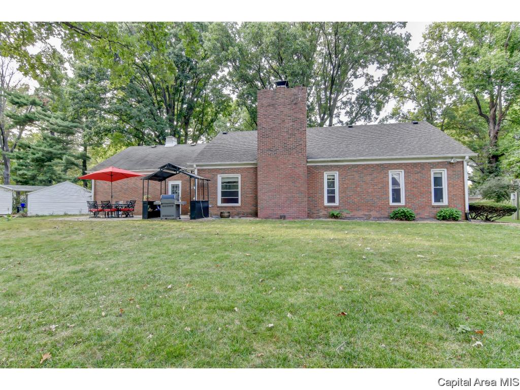 1100 Crescent Lane Springfield, IL 62704 - Photo 6 of 31