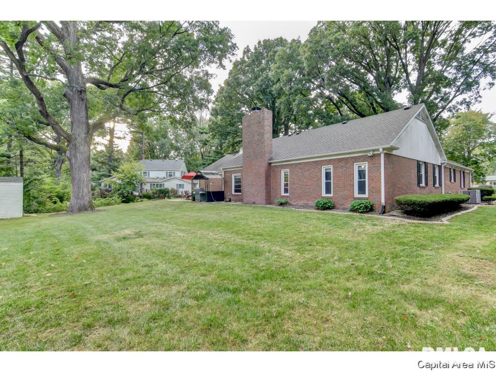 1100 Crescent Lane Springfield, IL 62704 - Photo 7 of 31