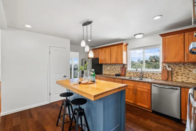 $1,395,000 | 9 Humboldt Court, Pacifica, CA 94044