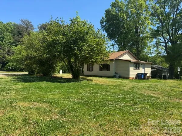 $1,250 | 534 Logan Street, Statesville, NC 28677