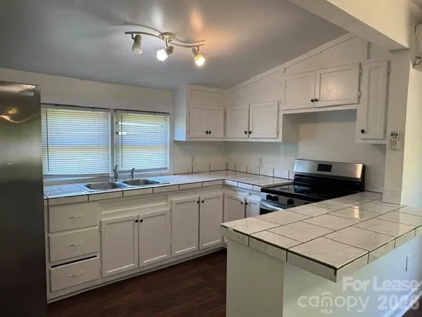 $1,250 | 534 Logan Street, Statesville, NC 28677