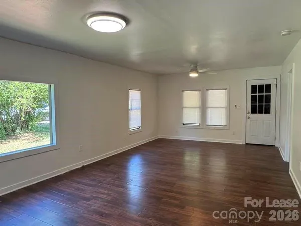 $1,250 | 534 Logan Street, Statesville, NC 28677