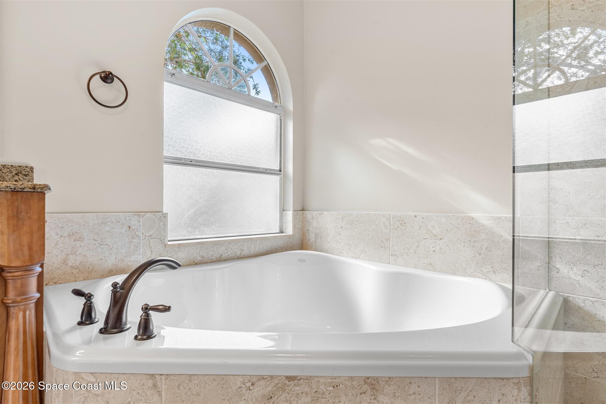 8033 Kingswood Way Melbourne, FL 32940 - Photo 37 of 70 a close view of a bathtub in a bathroom