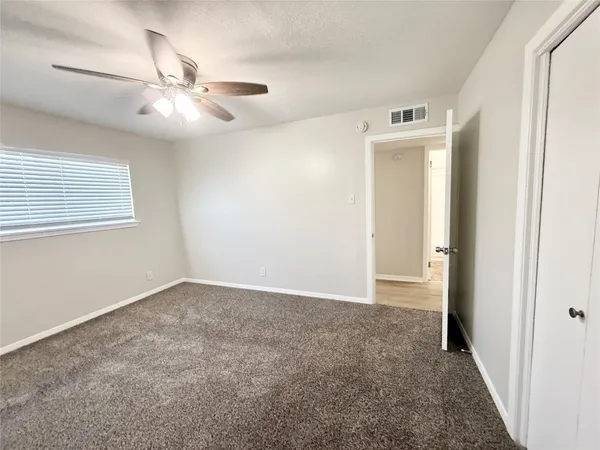 $775 | 201 South Kaysie Street, Unit 3, Angleton, TX 77515