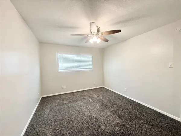 $775 | 201 South Kaysie Street, Unit 3, Angleton, TX 77515