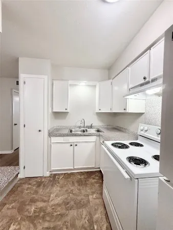 $775 | 201 South Kaysie Street, Unit 3, Angleton, TX 77515