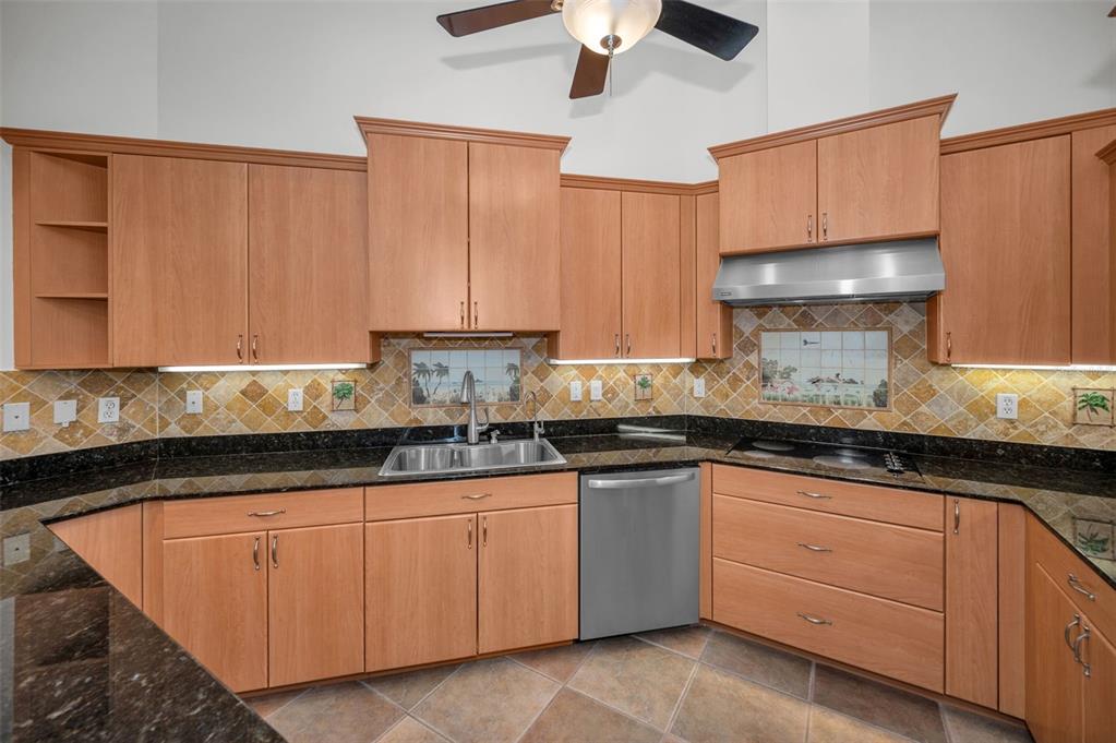 6007 98th Way North St. Petersburg, FL 33708 - Photo 15 of 41