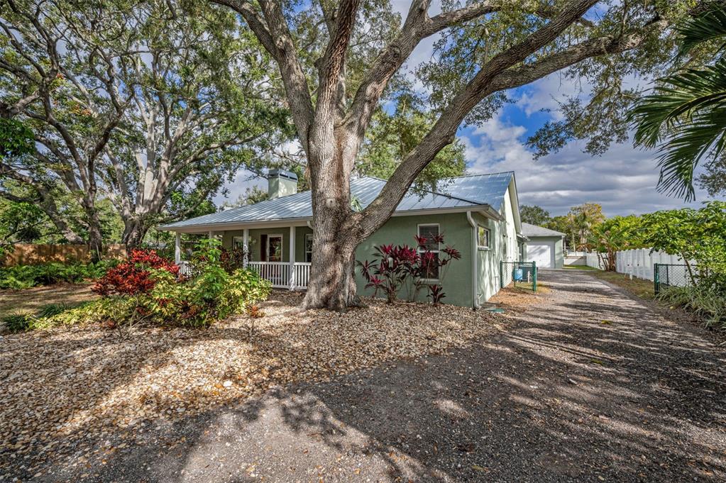 6007 98th Way North St. Petersburg, FL 33708 - Photo 3 of 41