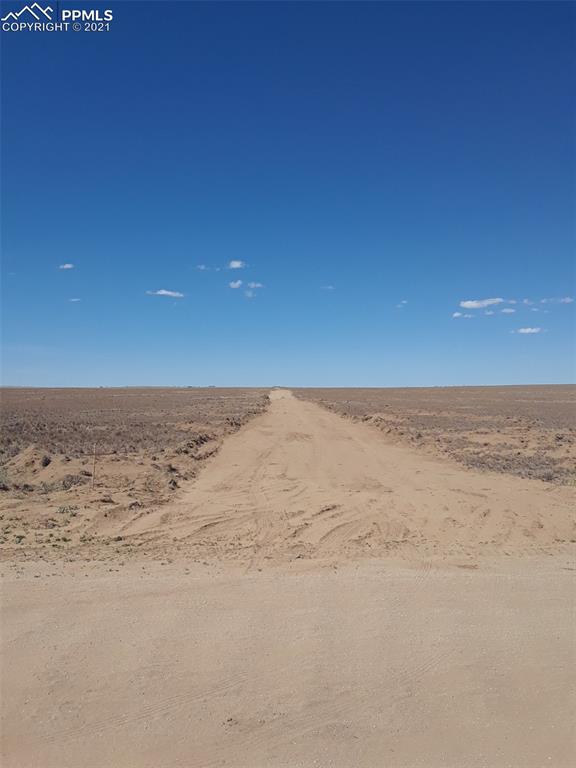 2520 Obdulio Point Rush, CO 80833 - Photo 9 of 17 a view of empty room and beach