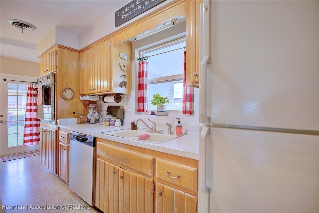 2409 Avalon Road Sebring, FL 33870 - Photo 12 of 37 Gallery Image 12
