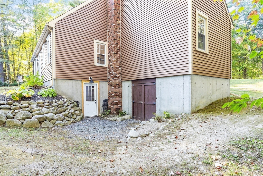 8 Country Road Lunenburg, MA 01462 - Photo 35 of 42