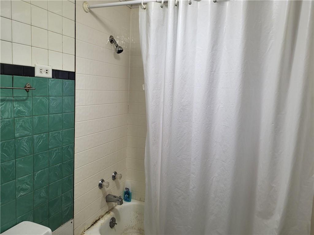 325 Wagner Avenue Butler, PA 16001 - Photo 15 of 15 ...With Tub/Shower Combo