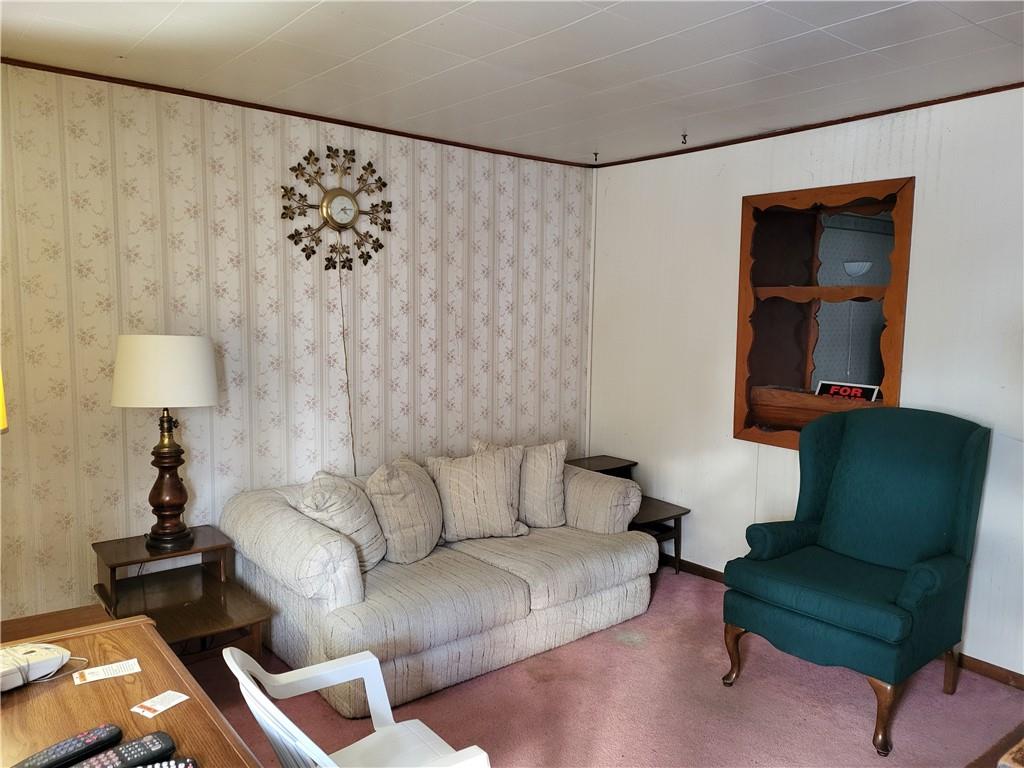 325 Wagner Avenue Butler, PA 16001 - Photo 2 of 15 Living Room