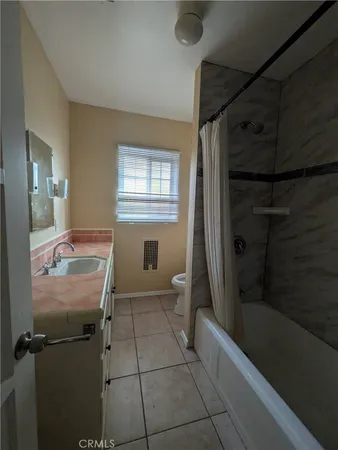 $1,750 | 3326 Locust Street, Riverside, CA 92501