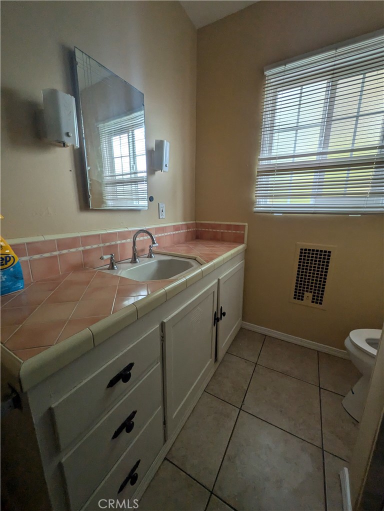 3326 Locust Street Riverside, CA 92501 - Photo 12 of 13 Bathroom