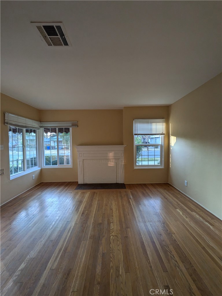 3326 Locust Street Riverside, CA 92501 - Photo 2 of 13 Living Room