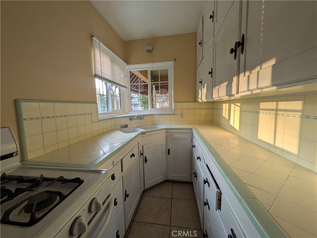 3326 Locust Street Riverside, CA 92501 - Photo 5 of 13 Kitchen