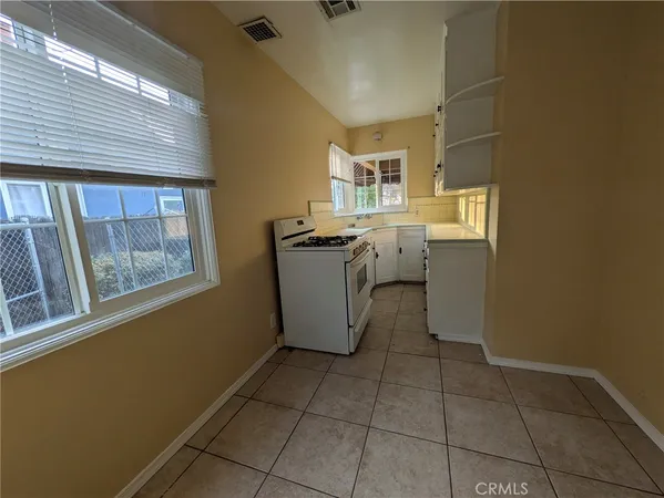 $1,750 | 3326 Locust Street, Riverside, CA 92501
