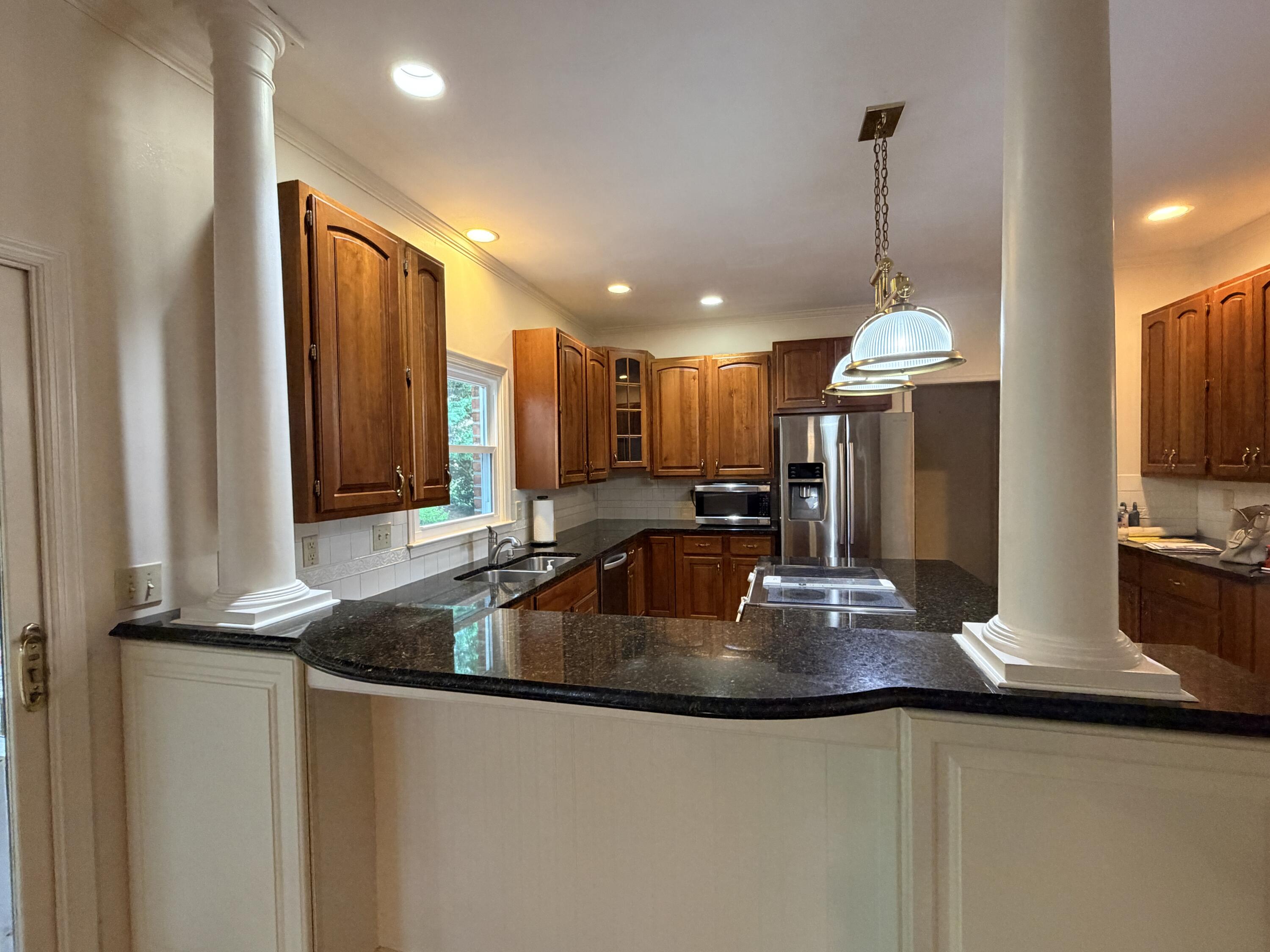 1840 Mountain View Road Vinton, VA 24179 - Photo 5 of 29 20260710_210325996_iOS