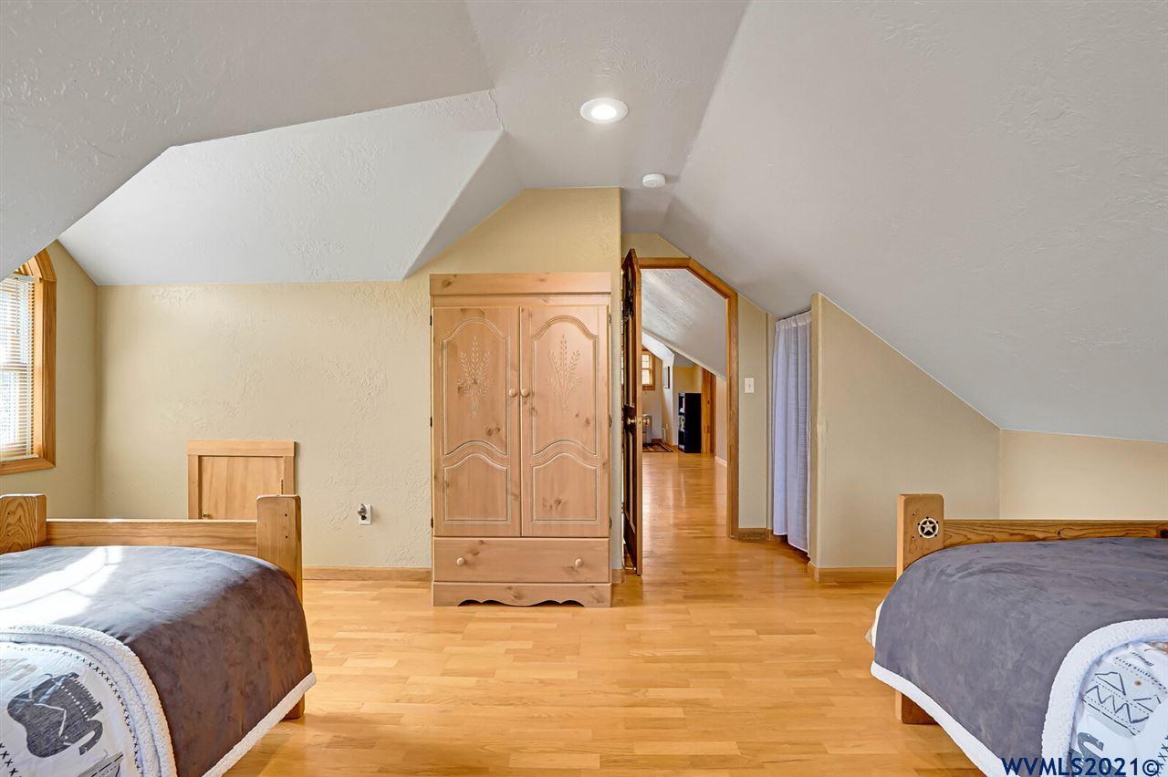 3741 Croisan Creek Road Salem, OR 97302 - Photo 31 of 42 Gallery Image 31