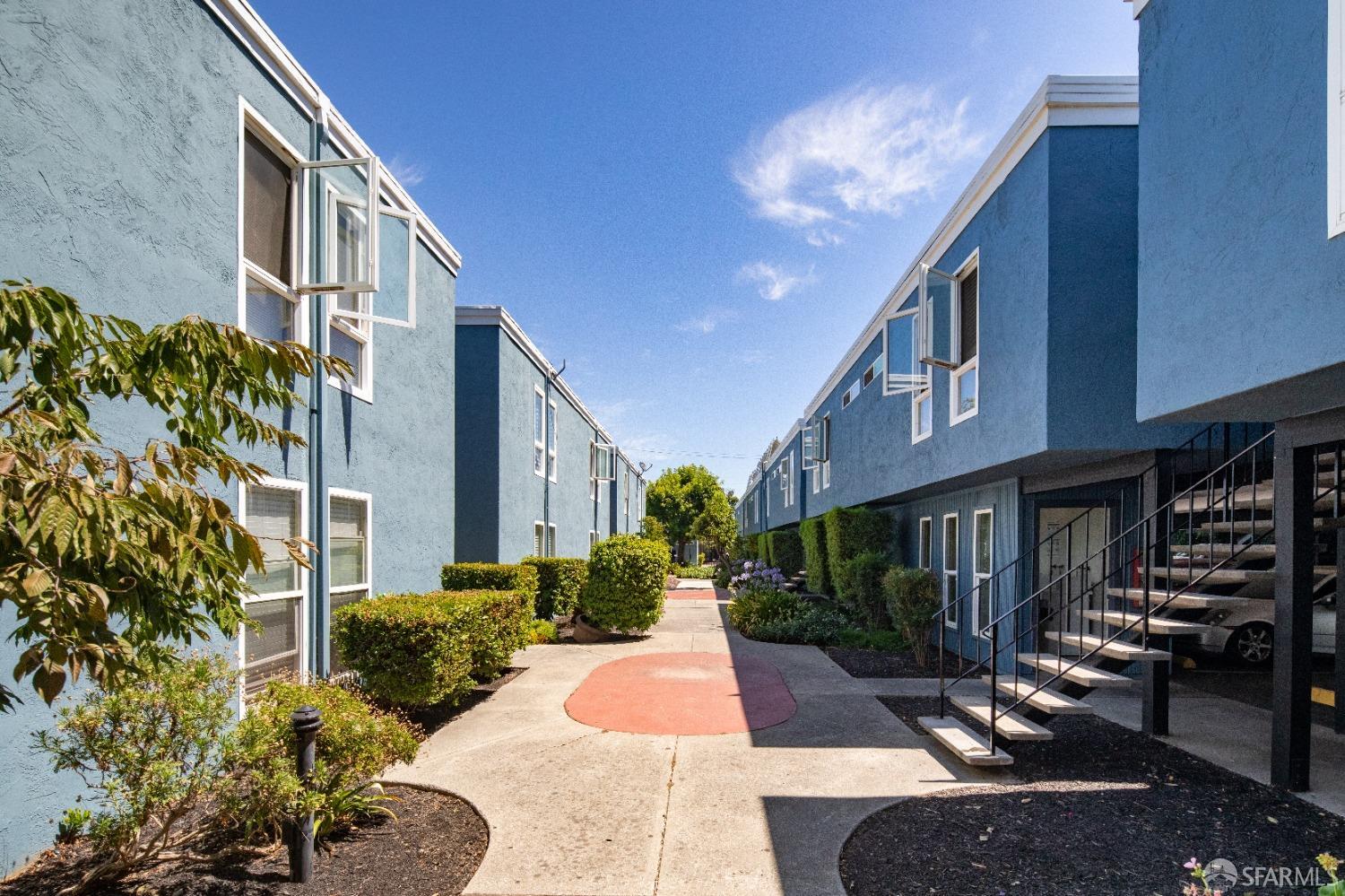 1621 Detroit Avenue Concord, CA 94520 - Photo 7 of 29