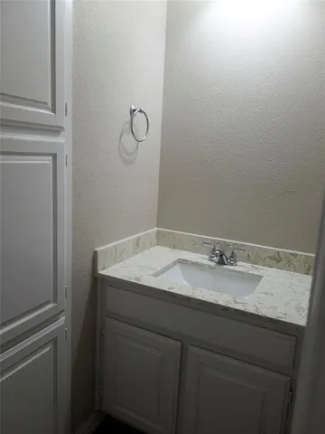$1,695 | 1501 Cedar Elm Drive, Unit 201, Euless, TX 76039