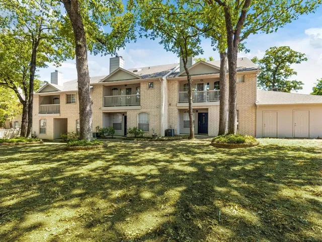 $1,695 | 1501 Cedar Elm Drive, Unit 201, Euless, TX 76039