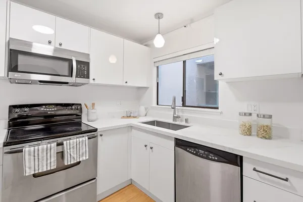 $668,000 | 320 Peninsula Avenue, Unit 316, San Mateo, CA 94401