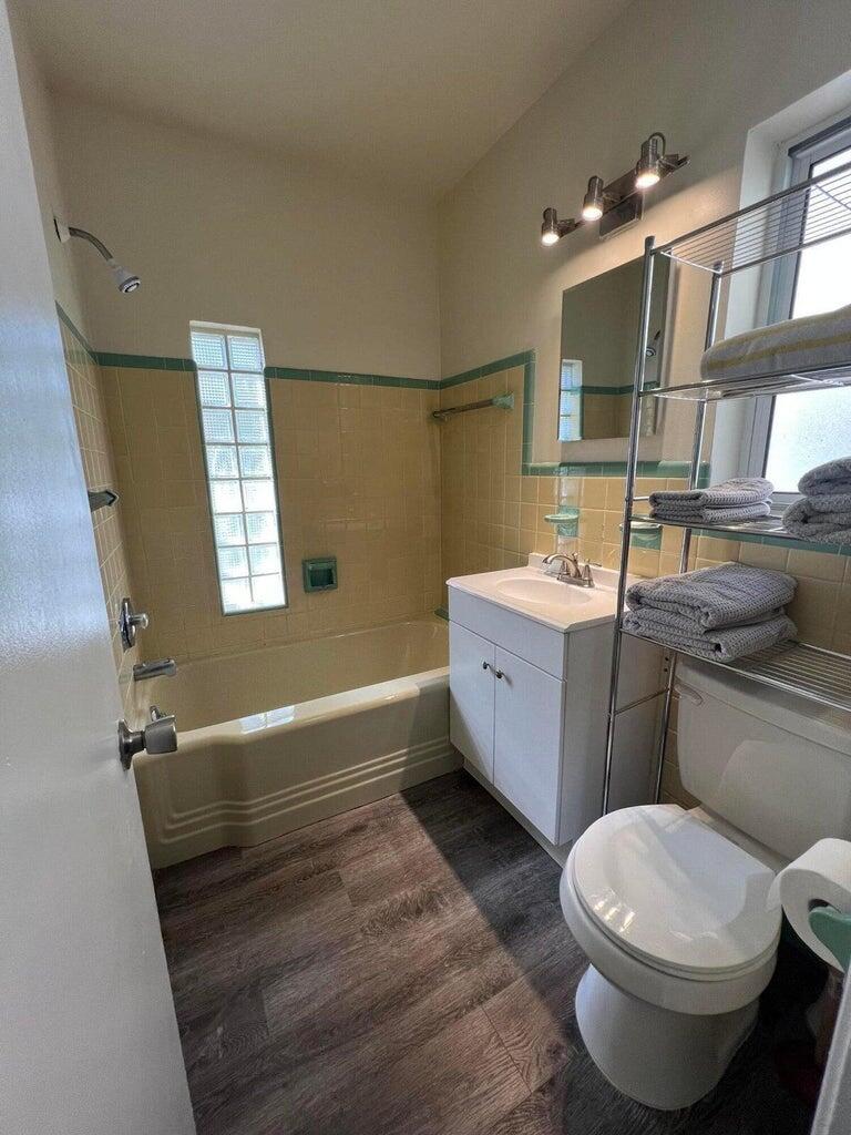 2508 Bay Drive, Unit 114 Pompano Beach, FL 33062 - Photo 9 of 12 Bathroom