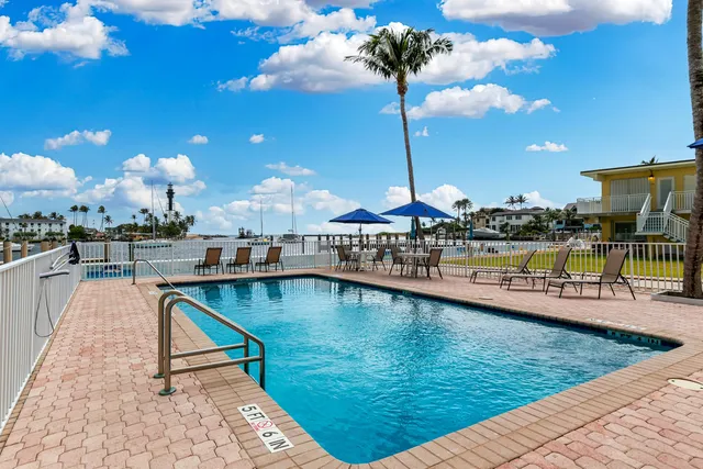 $2,100 | 2508 Bay Drive, Unit 114, Pompano Beach, FL 33062