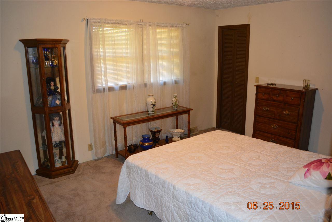 1710 Georgia Road Gray Court, SC 29645 - Photo 13 of 36
