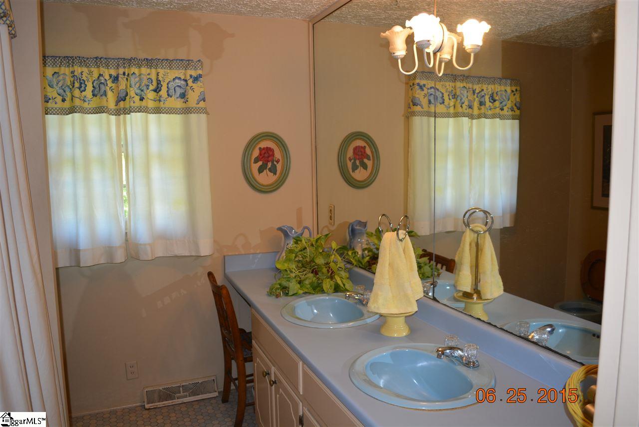 1710 Georgia Road Gray Court, SC 29645 - Photo 15 of 36