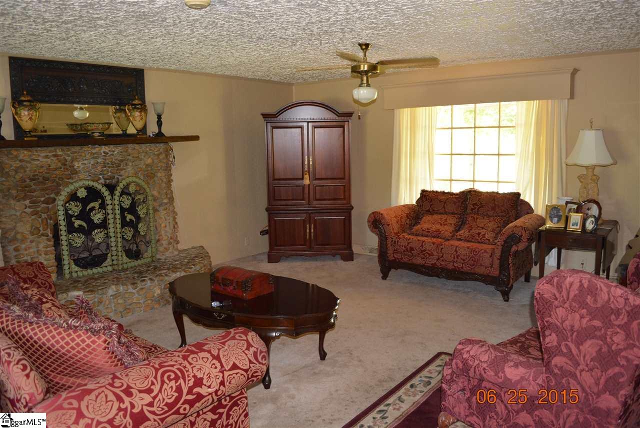 1710 Georgia Road Gray Court, SC 29645 - Photo 3 of 36