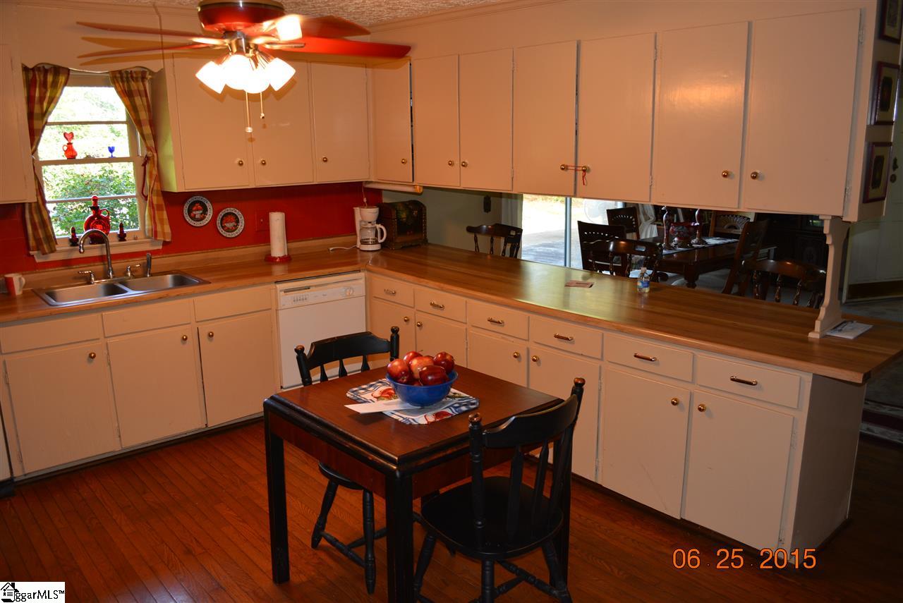 1710 Georgia Road Gray Court, SC 29645 - Photo 8 of 36