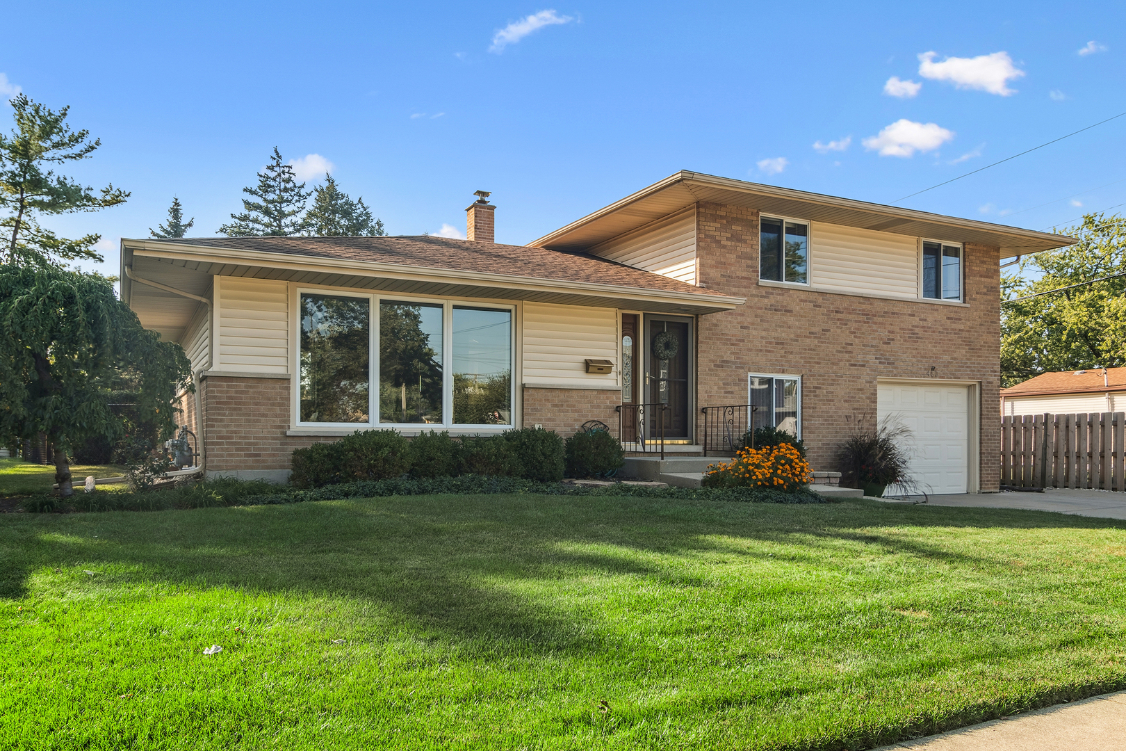 450 Little Path Road Des Plaines, IL 60016 - Photo 1 of 26 Gallery Image 1
