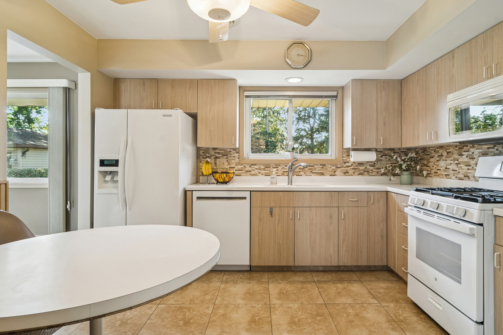 450 Little Path Road Des Plaines, IL 60016 - Photo 8 of 26 Gallery Image 8