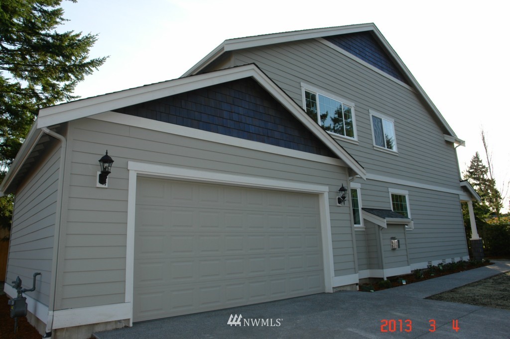 2632 Edmonds Avenue Northeast Renton, WA 98056 - Photo 3 of 15