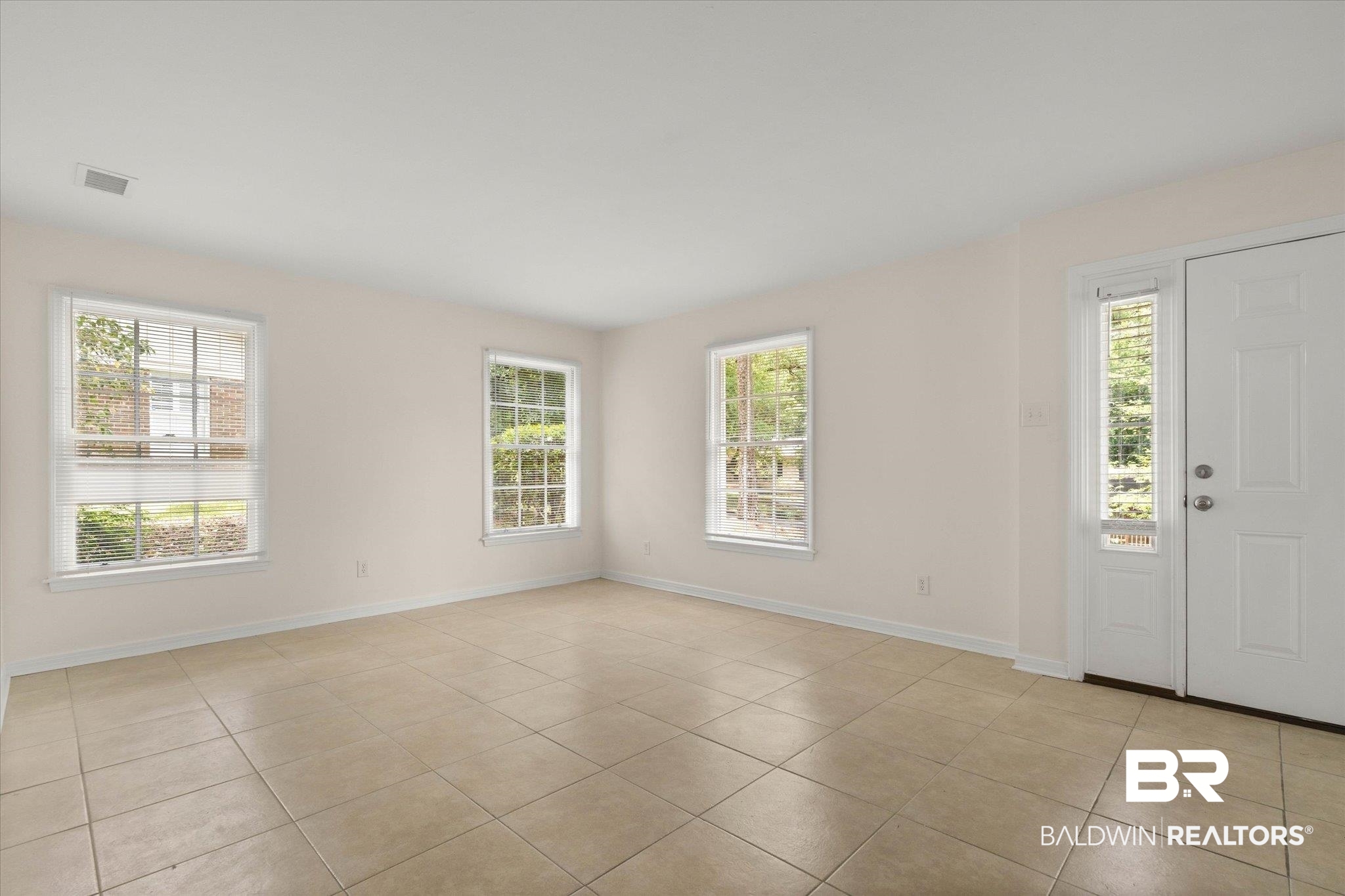 810 Nassau Drive Mobile, AL 36608 - Photo 4 of 31 Living Room