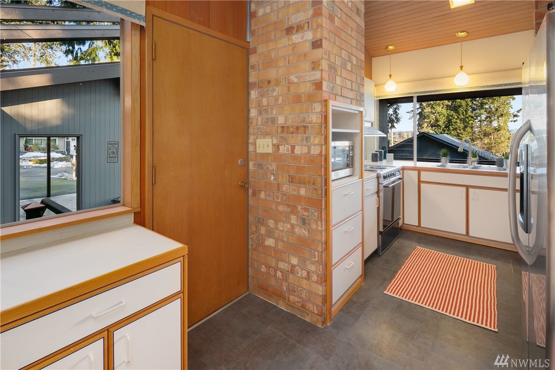 9305 Northeast 183rd Street Bothell, WA 98011 - Photo 14 of 25 Gallery Image 14