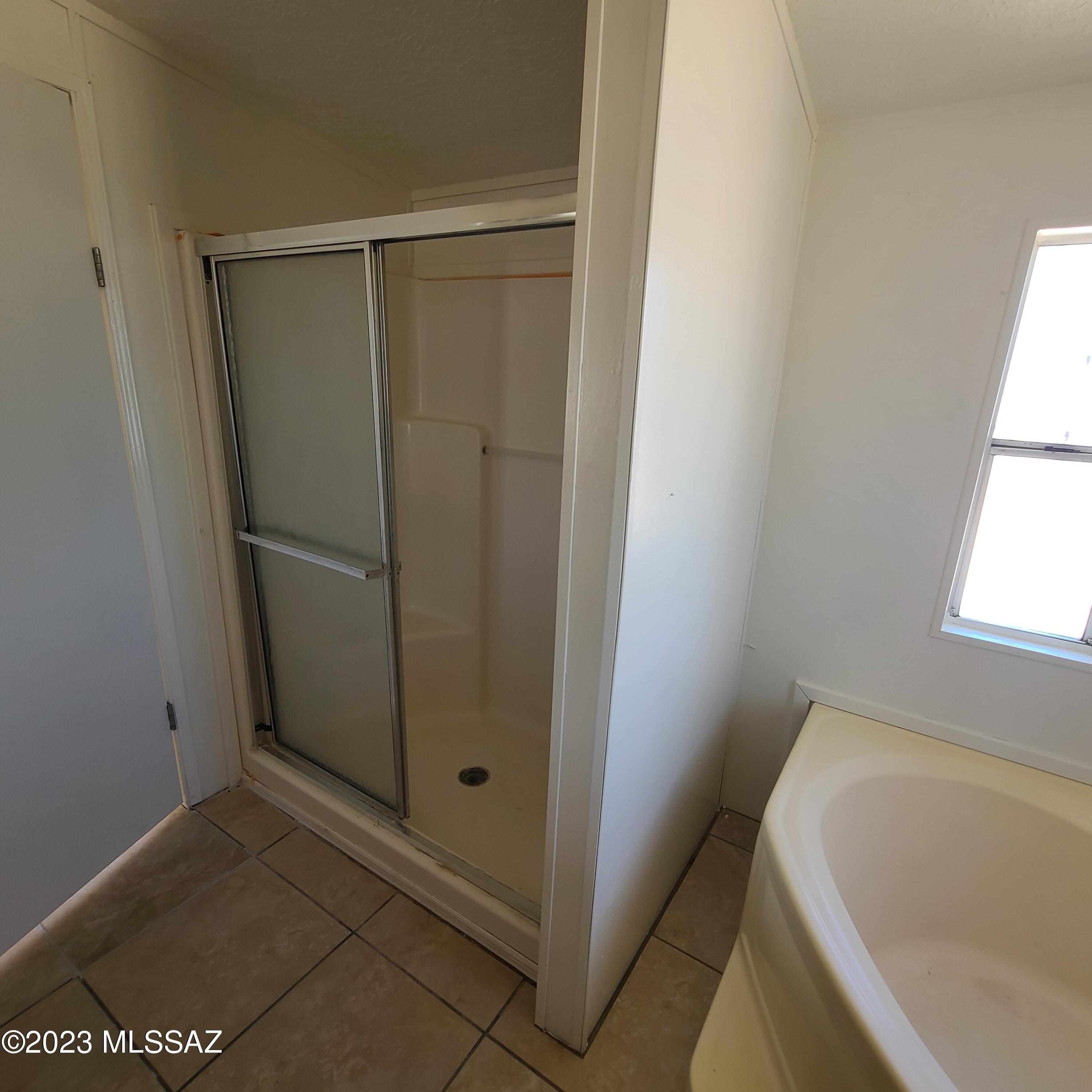 8896 South Marstellar Road Tucson, AZ 85736 - Photo 26 of 39 a bathroom with a bathtub