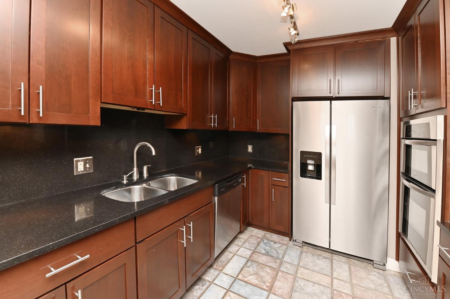 2444 Madison Road, Unit 1409 Cincinnati, OH 45208 - Photo 14 of 40