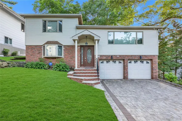 $1,849,000 | 90 Virginia Drive, Manhasset, NY 11030