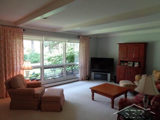 401 Stoneham Road Saginaw, MI 48638 - Photo 4 of 24 Living Room