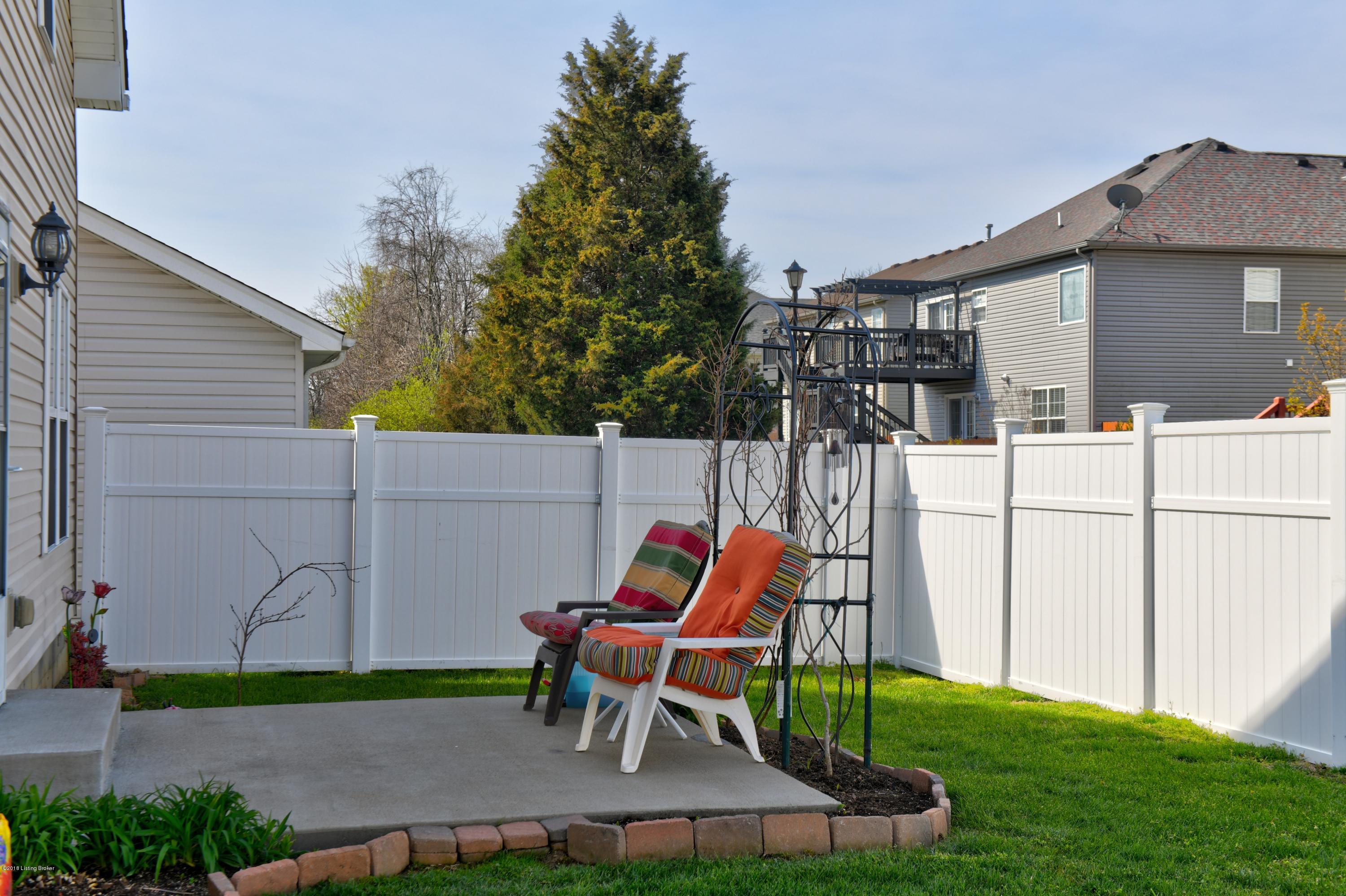 6908 Fernview Road Louisville, KY 40291 - Photo 21 of 22 patio view