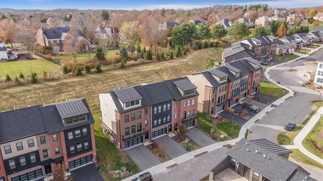 $469,999 | 202 Kousa Lane, Venetia, PA 15367