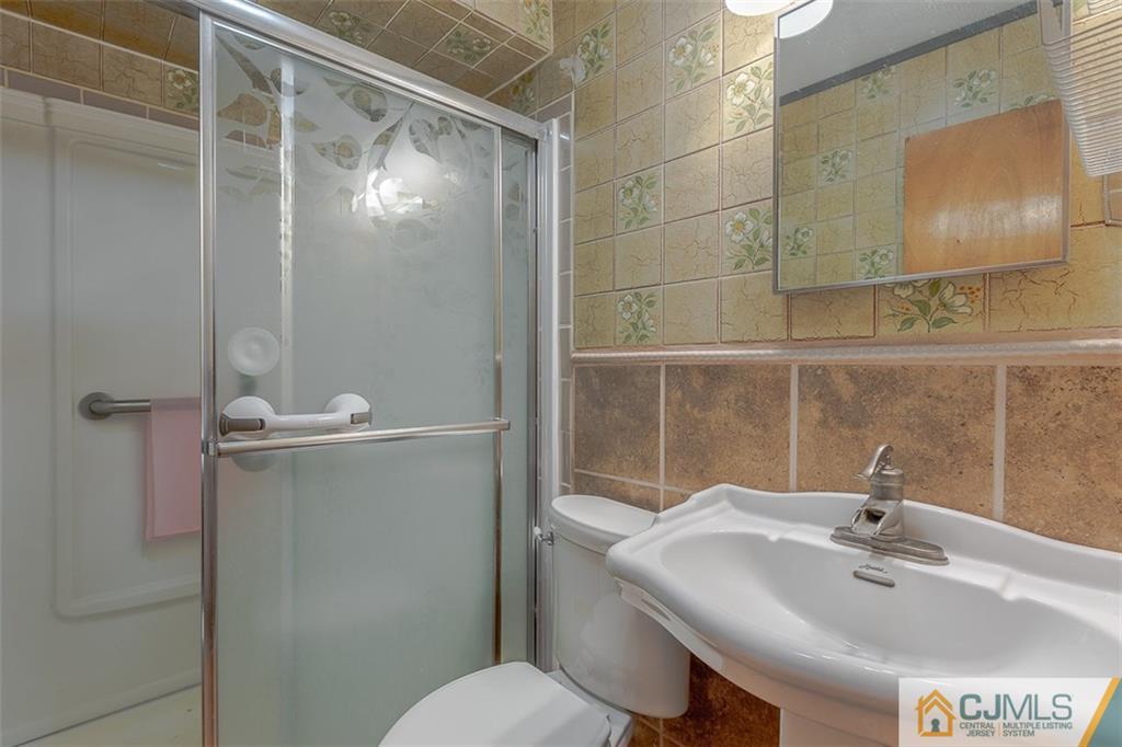 36 Ellwood Road East Brunswick, NJ 08816 - Photo 11 of 19 Gallery Image 11